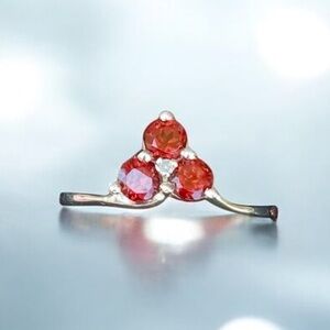 925 sterling silver ring with 3 garnet stones. Sz 7